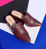 Load image into Gallery viewer, BUCKLE DETAIL HEELED CHERRY  COLOR