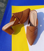 Load image into Gallery viewer, BUCKLE DETAIL HEELED BROWN COLOR